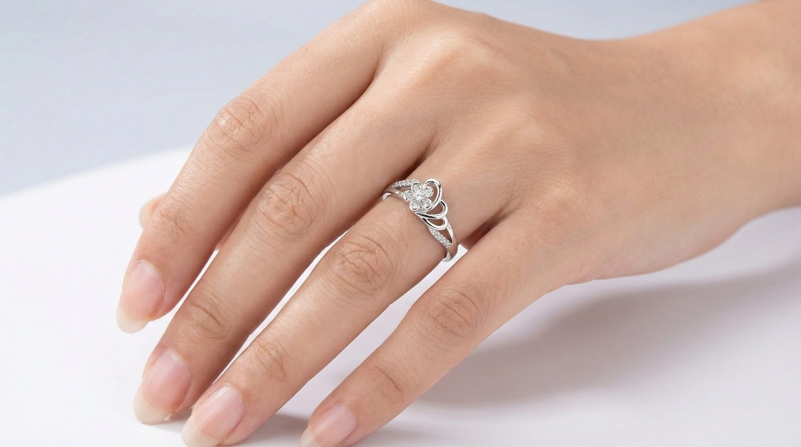 Elegant Adjustable Silver Flower Ring for Women – Crystal Stone Floral Design Open Band Ring2